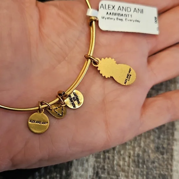 NWT Alex and Ani Gold Pineapple Bangle - Picture 3 of 4